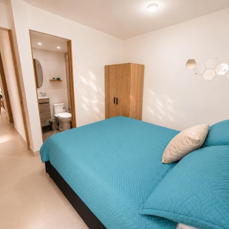 Coral Bay Apartment, Pool, Wifi & Beach - Three-Bedroom Apartment with Balcony - 18