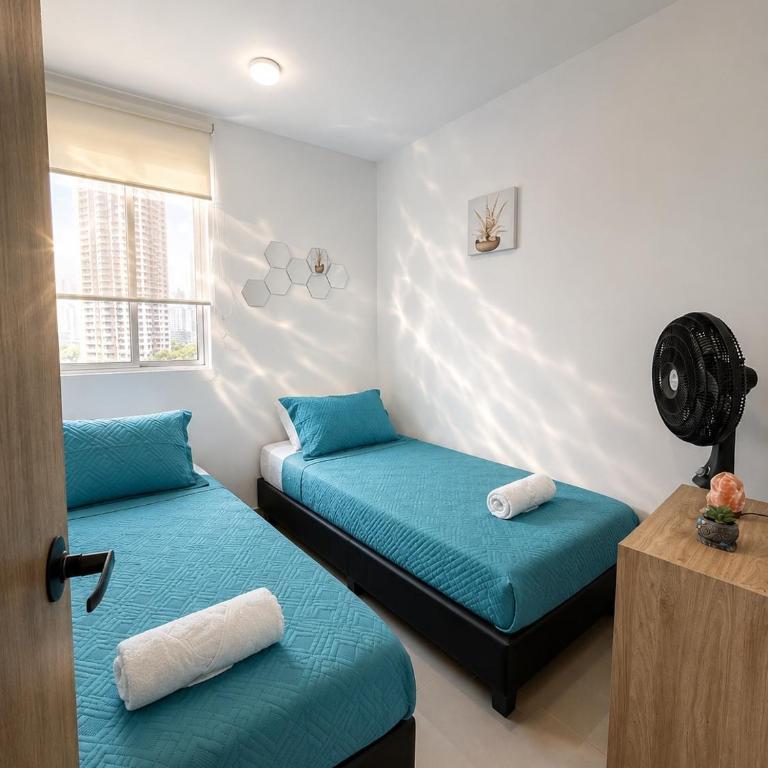 Coral Bay Apartment, Pool, Wifi & Beach - Three-Bedroom Apartment with Balcony - 19