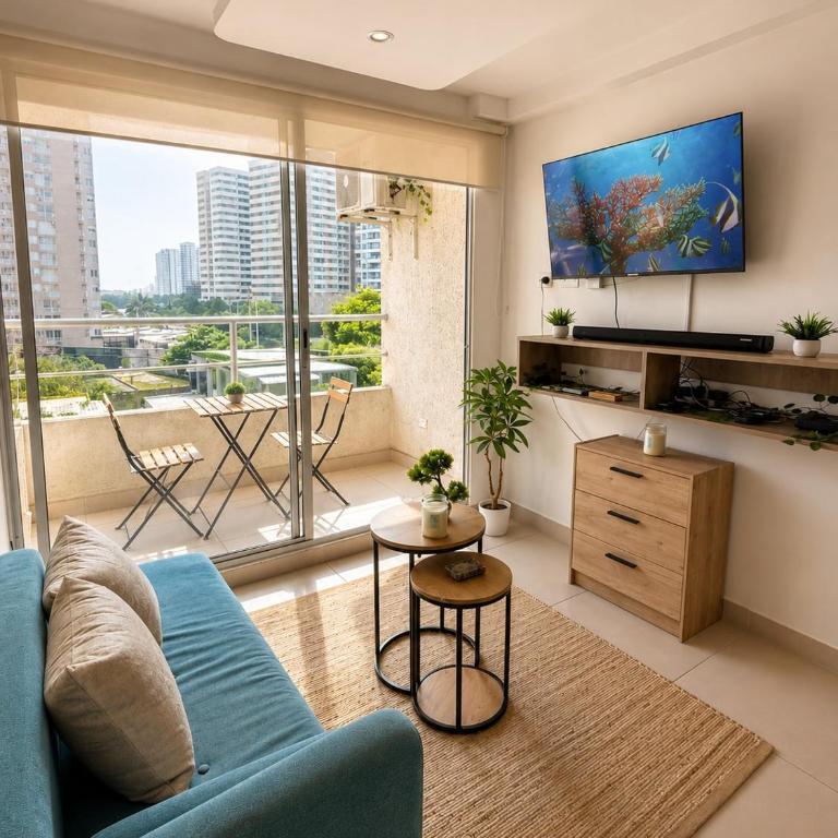 Coral Bay Apartment, Pool, Wifi & Beach - Three-Bedroom Apartment with Balcony - 21