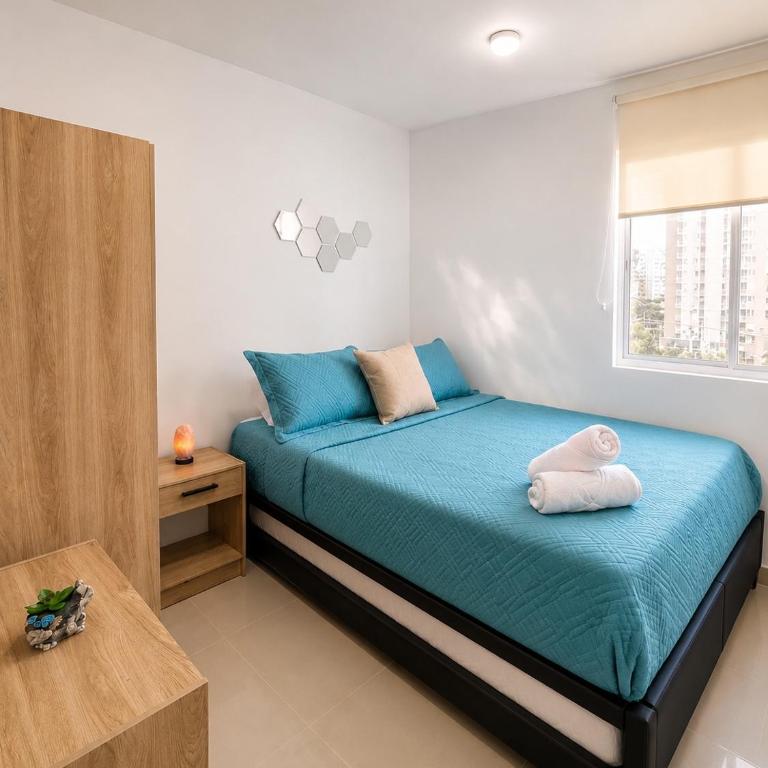 Coral Bay Apartment, Pool, Wifi & Beach - Three-Bedroom Apartment with Balcony - 23