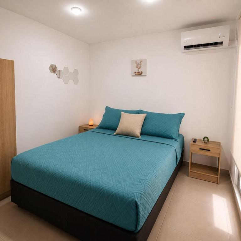 Coral Bay Apartment, Pool, Wifi & Beach - Three-Bedroom Apartment with Balcony - 30