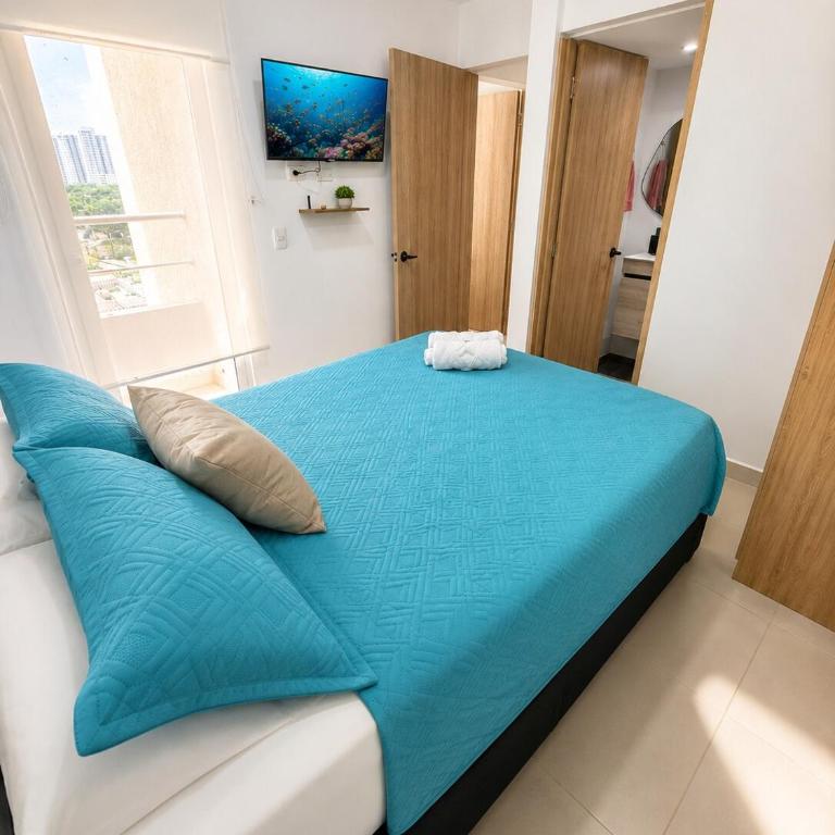 Coral Bay Apartment, Pool, Wifi & Beach - Three-Bedroom Apartment with Balcony - 34