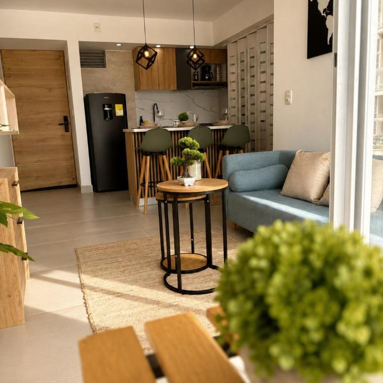 Coral Bay Apartment, Pool, Wifi & Beach - Three-Bedroom Apartment with Balcony - 35