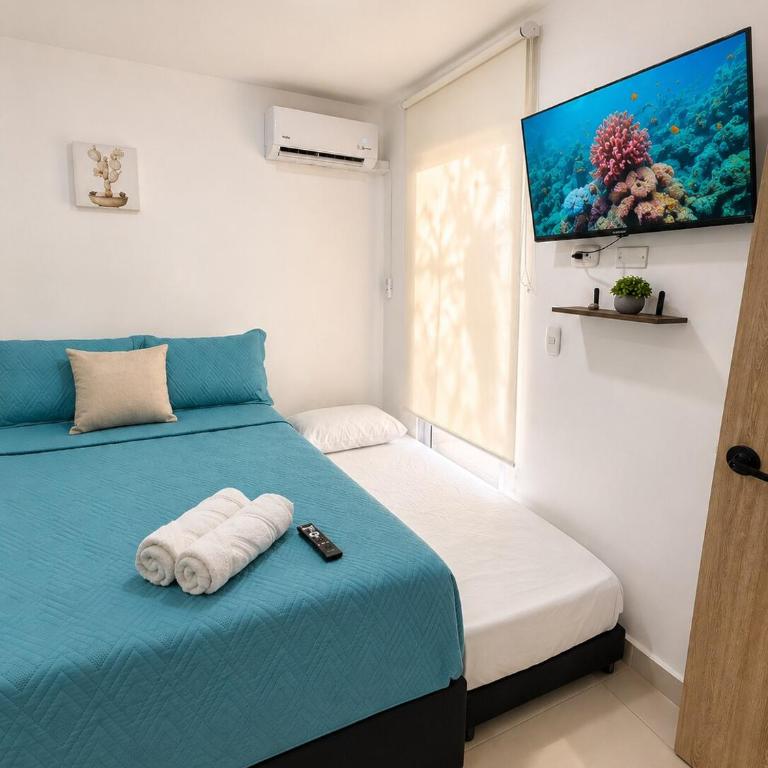 Coral Bay Apartment, Pool, Wifi & Beach - Three-Bedroom Apartment with Balcony - 41