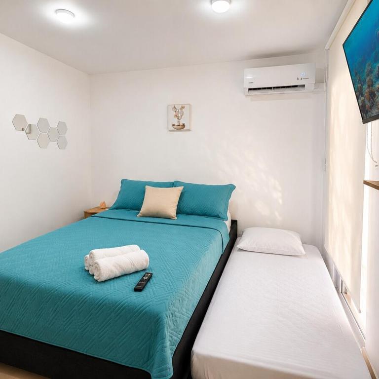 Coral Bay Apartment, Pool, Wifi & Beach - Three-Bedroom Apartment with Balcony - 46