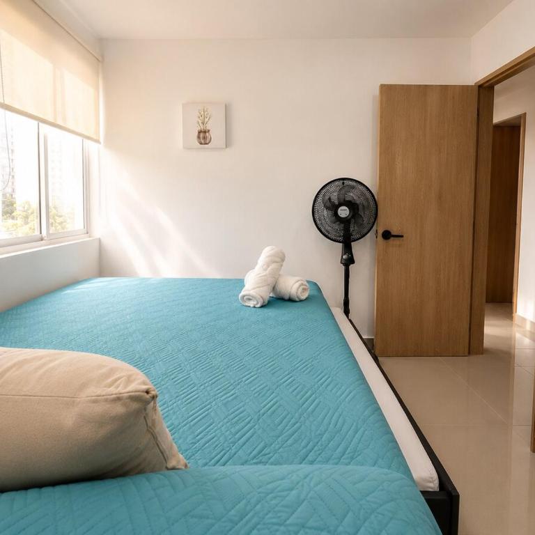 Coral Bay Apartment, Pool, Wifi & Beach - Three-Bedroom Apartment with Balcony - 49