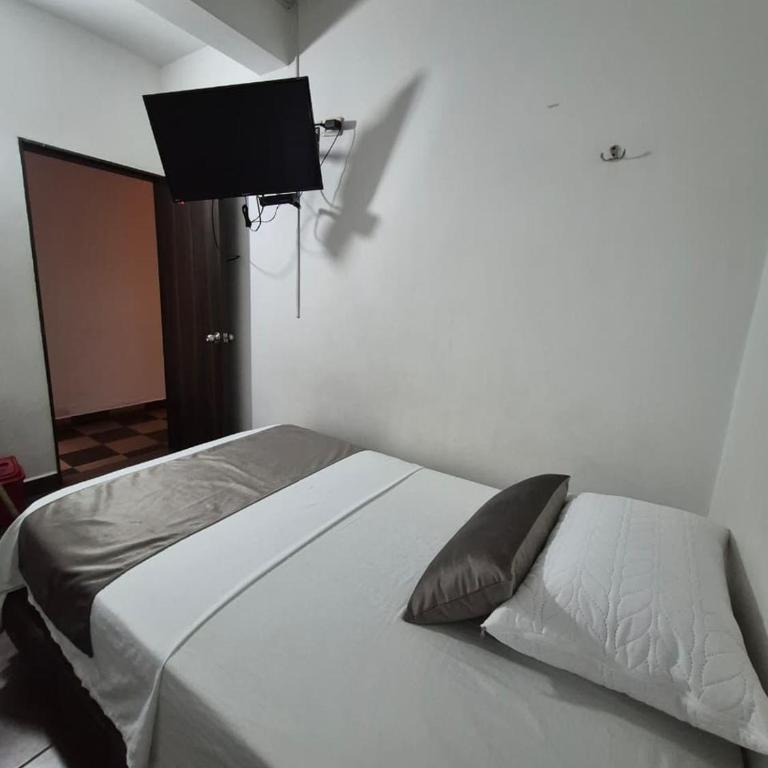 Hotel La Mansión - Habitación Doble con baño privado - 1