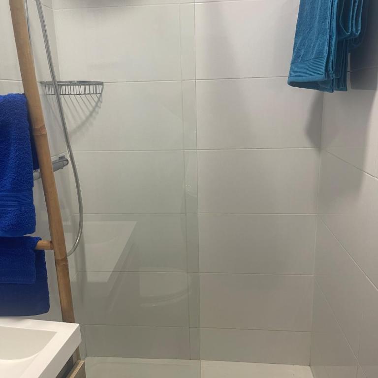Carre d Or Elegant Studio 2 to 4 Guests 2 Min to the Beach - Studio avec mezzanine - 11