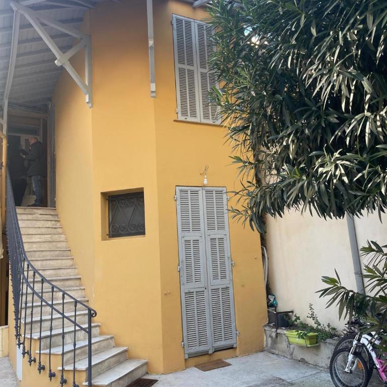 Carre d Or Elegant Studio 2 to 4 Guests 2 Min to the Beach - Studio avec mezzanine - 13