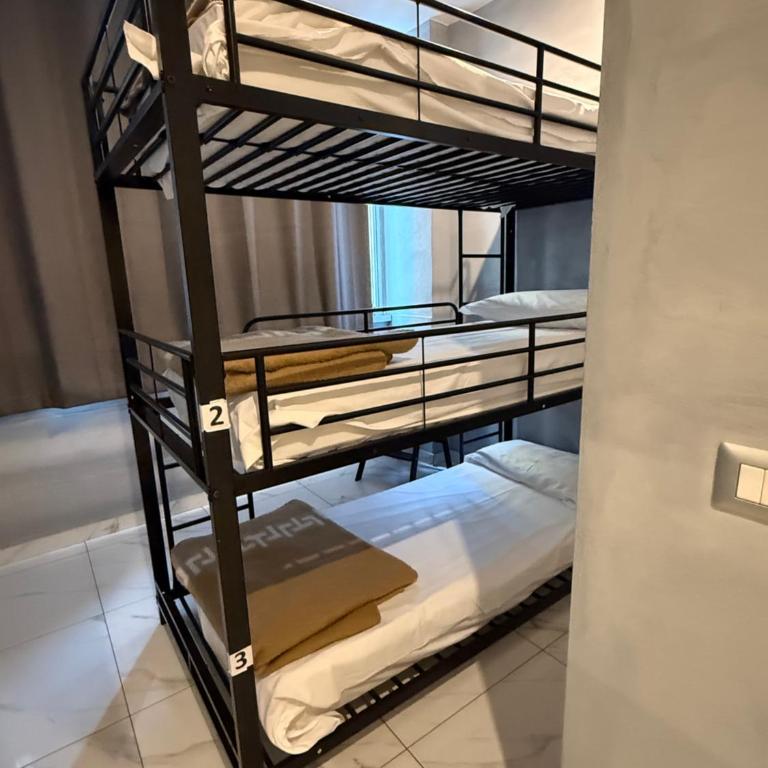 Monkey Hostel Milano - Posto Letto in Dormitorio Femminile con 6 Letti - 3
