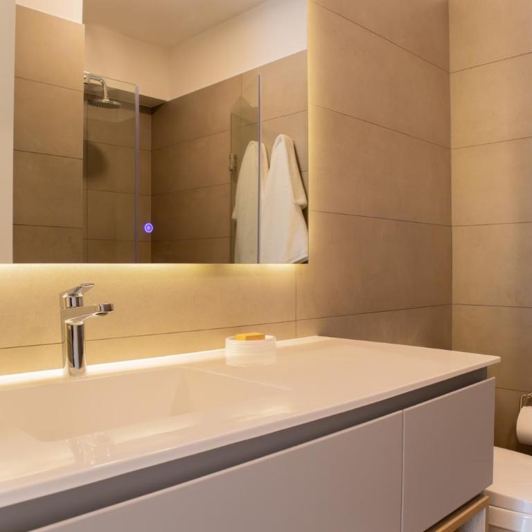 Fanning Suits by Wynwood House - Two-Bedroom Apartment - 17