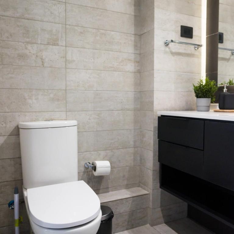 Prime 1BR Flat in Las Condes with Private Parking - Apartment - 17
