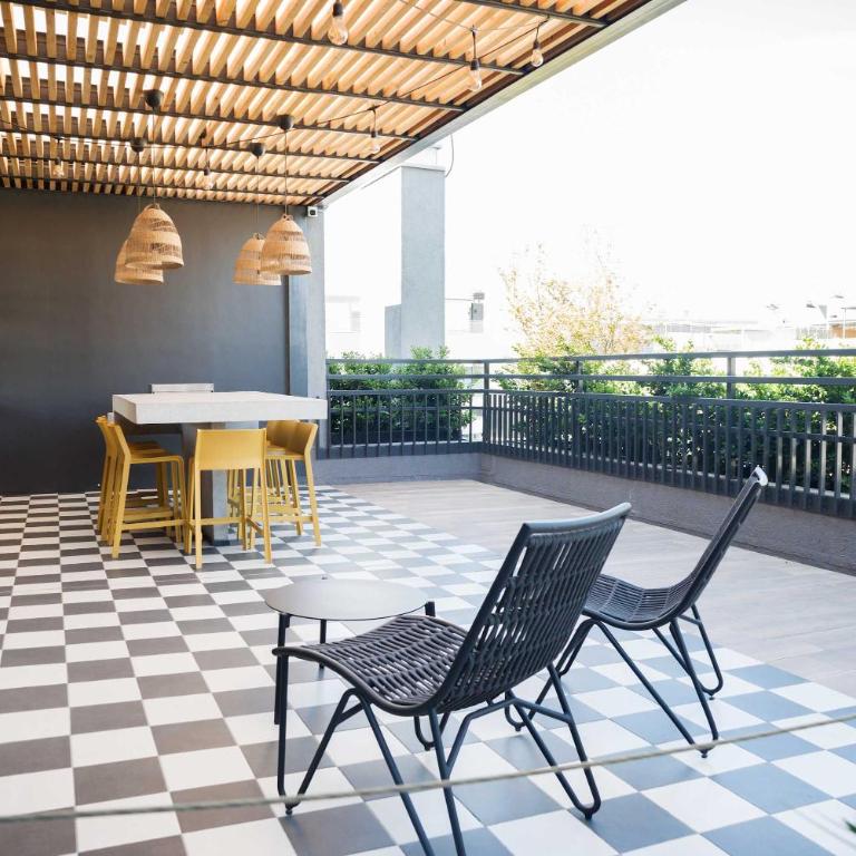 Prime 1BR Flat in Las Condes with Private Parking - Apartment - 28