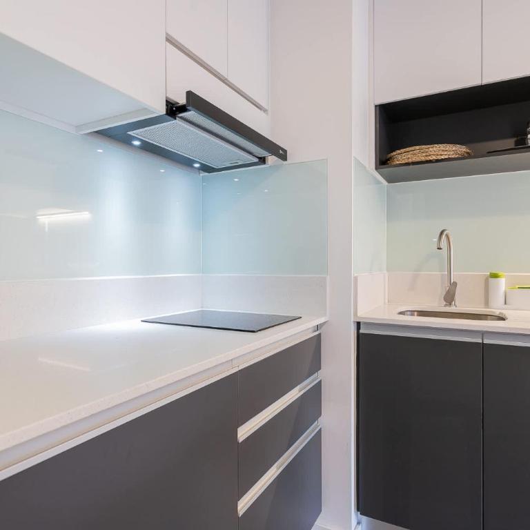 Modern 1BR Flat in Prime Location Ricardo Lyon - Apartment - 4
