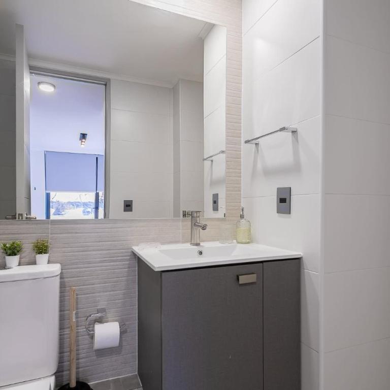 Modern 1BR Flat in Prime Location Ricardo Lyon - Apartment - 17