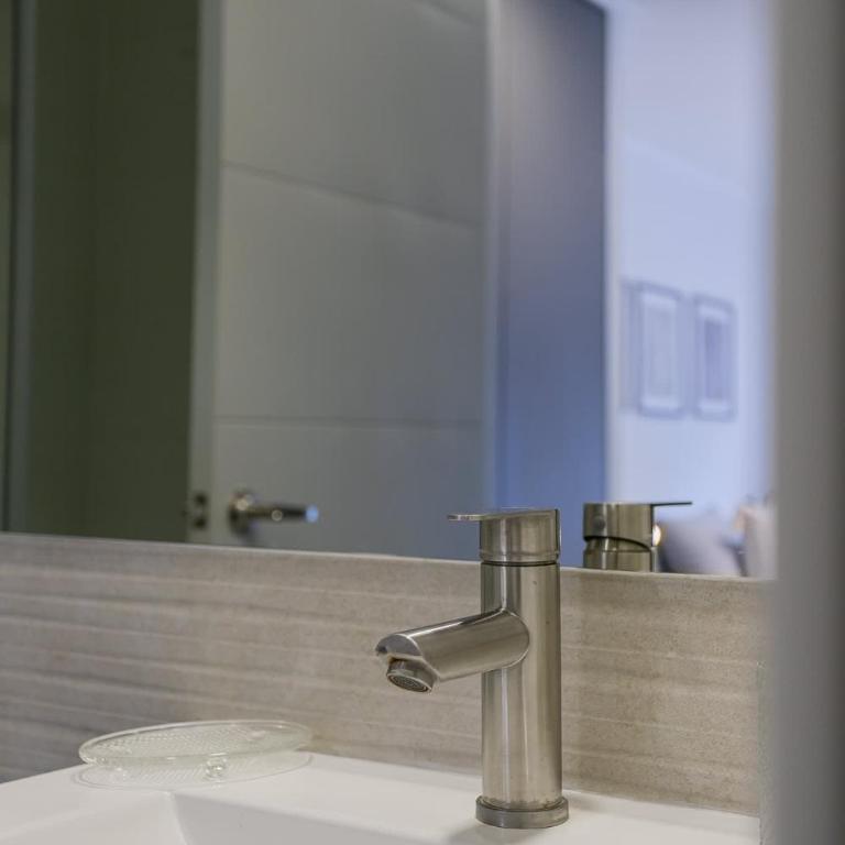 Modern 1BR Flat in Prime Location Ricardo Lyon - Apartment - 18
