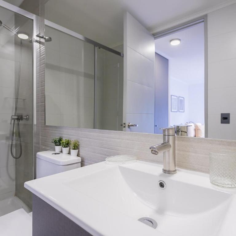 Modern 1BR Flat in Prime Location Ricardo Lyon - Apartment - 16