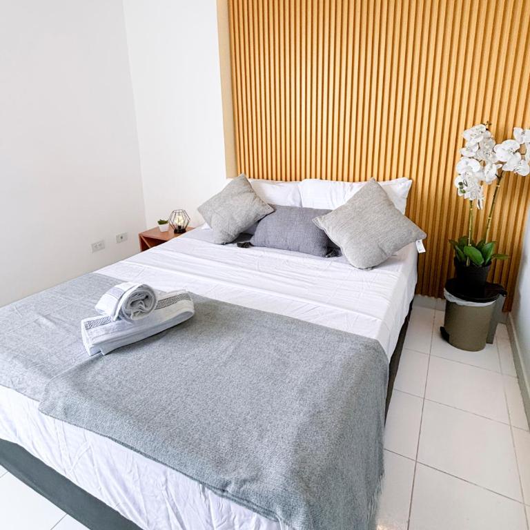 Modern Loft Near The Tesoro Mall - One-Bedroom Apartment - 1