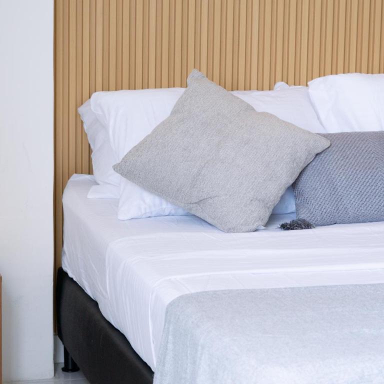 Modern Loft Near The Tesoro Mall - One-Bedroom Apartment - 9