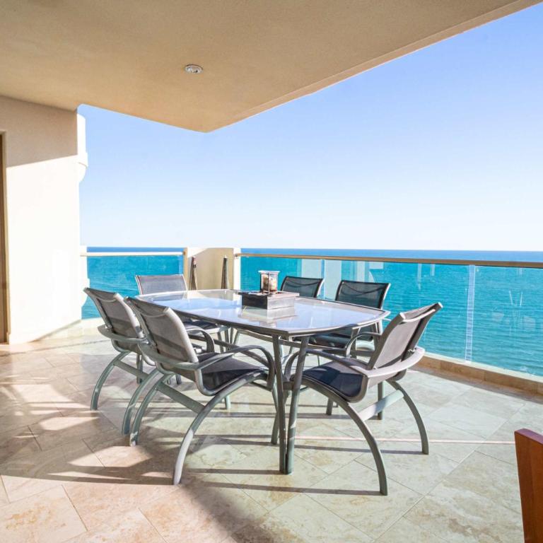 Beachfront Luxury at Tessoro 3BR Sleeps 8 - Apartamento - 1
