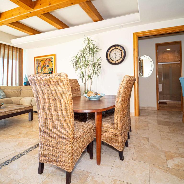 Beachfront Luxury at Tessoro 3BR Sleeps 8 - Apartamento - 7