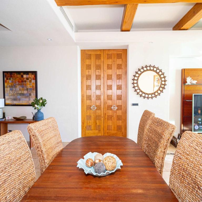 Beachfront Luxury at Tessoro 3BR Sleeps 8 - Apartamento - 8