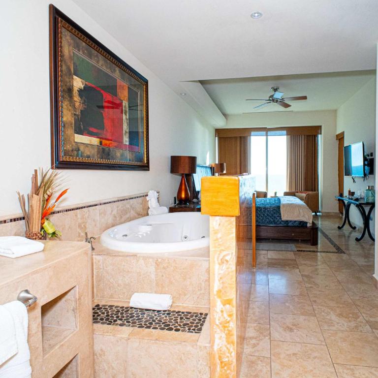 Beachfront Luxury at Tessoro 3BR Sleeps 8 - Apartamento - 23