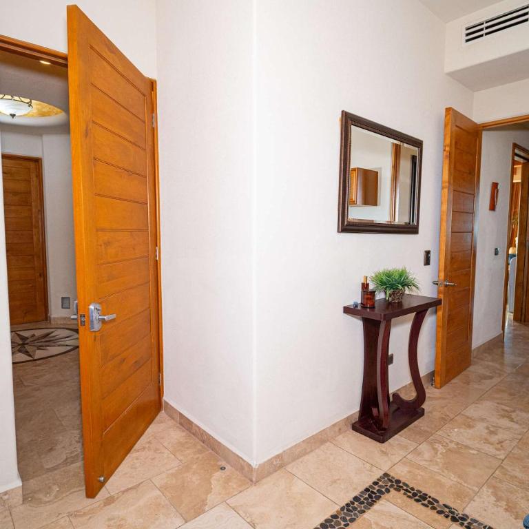 Beachfront Luxury at Tessoro 3BR Sleeps 8 - Apartamento - 33