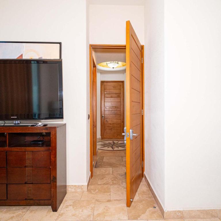 Beachfront Luxury at Tessoro 3BR Sleeps 8 - Apartamento - 34