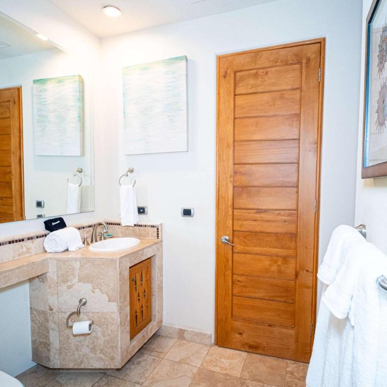 Beachfront Luxury at Tessoro 3BR Sleeps 8 - Apartamento - 35