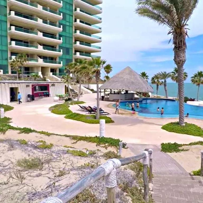 Beachfront Luxury at Tessoro 3BR Sleeps 8 - Apartamento - 55