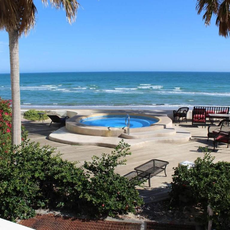 Beachfront Luxury at Tessoro 3BR Sleeps 8 - Apartamento - 60