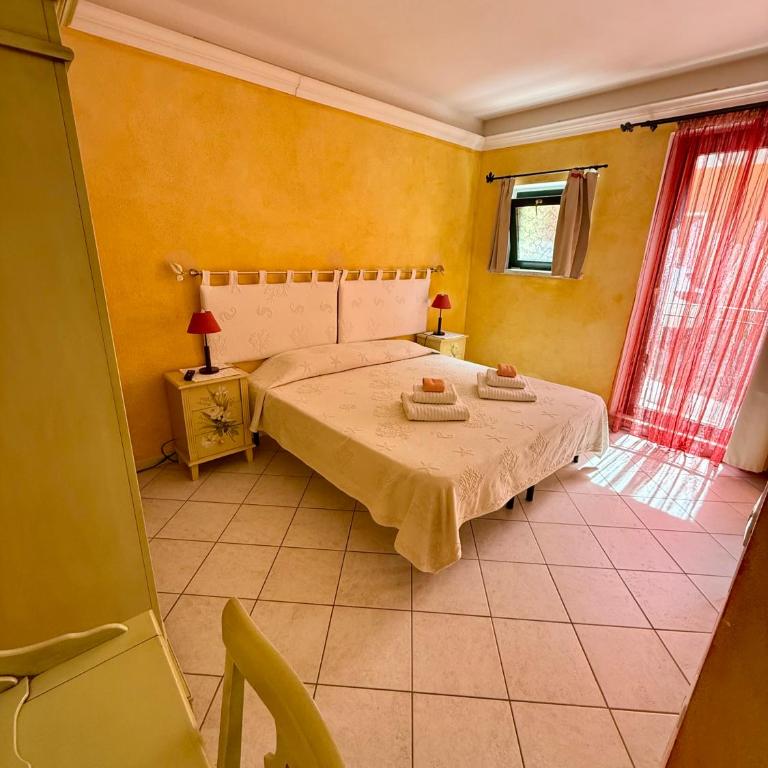 B&B Le Farfalle - Ampia Camera Matrimoniale/Doppia con Letti Singoli - 6