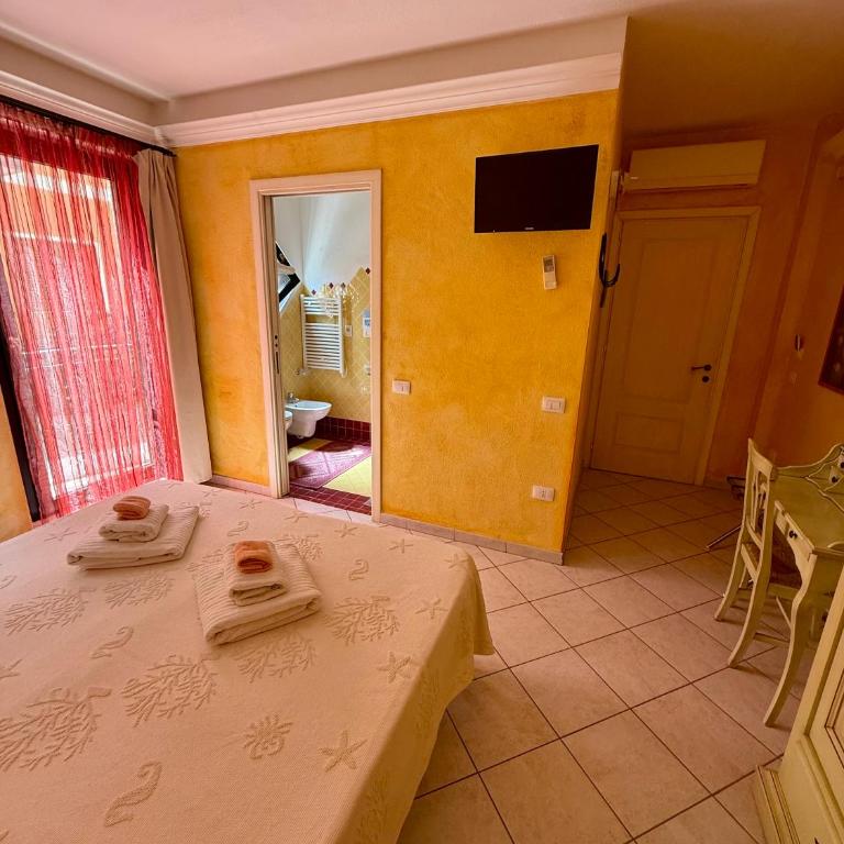 B&B Le Farfalle - Ampia Camera Matrimoniale/Doppia con Letti Singoli - 7