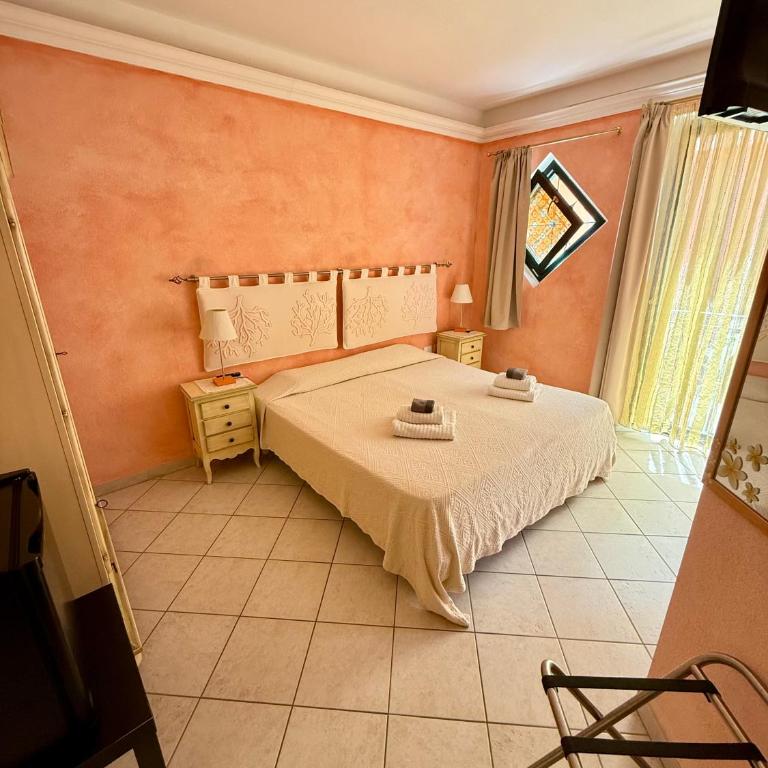 B&B Le Farfalle - Ampia Camera Matrimoniale/Doppia con Letti Singoli - 1