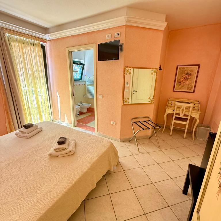 B&B Le Farfalle - Ampia Camera Matrimoniale/Doppia con Letti Singoli - 2