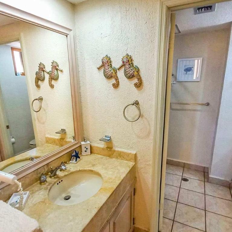 Beachfront Condo 2BR Sleeps 4 Pools & Hot Tubs - Apartamento - 7