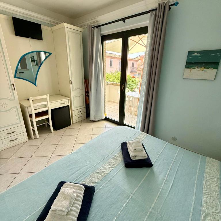 B&B Le Farfalle - Camera Matrimoniale/Doppia con Letti Singoli con Terrazza - 9