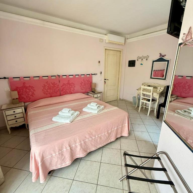 B&B Le Farfalle - Camera Matrimoniale/Doppia con Letti Singoli con Terrazza - 2