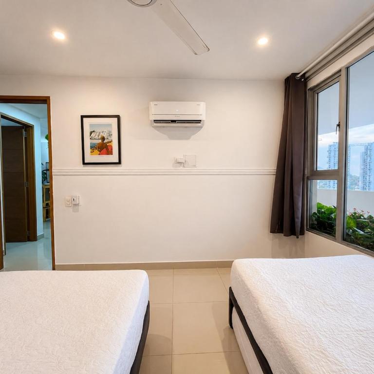 Beachfront Jacuzzi Pool Sauna Gym - Two-Bedroom Apartment with Balcony and Sea View - 21