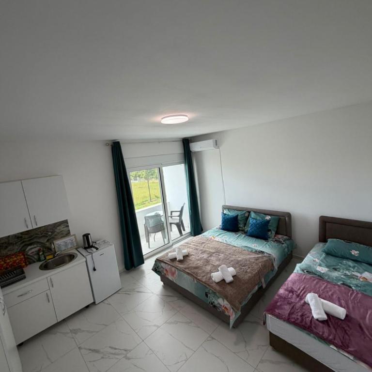 Apartments Gzim Peja - Luksuzna Trokrevetna Soba - 3