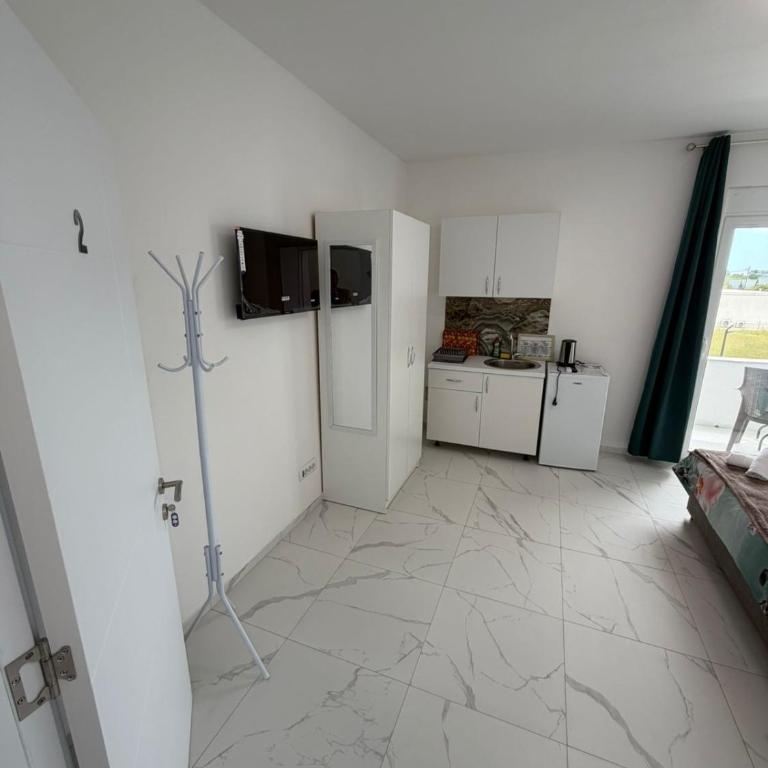 Apartments Gzim Peja - Luksuzna Trokrevetna Soba - 4