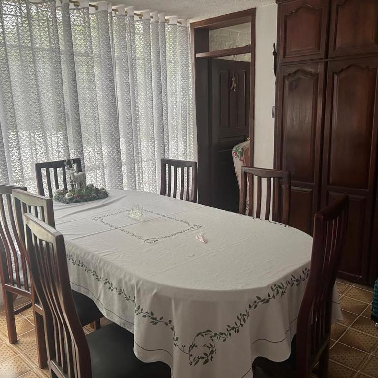 Alojamiento Rosales - Three-Bedroom Apartment - 2