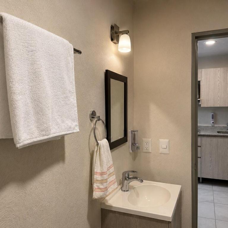 Family Apartment Minutes from Downtown - Apartment mit 2 Schlafzimmern - 17