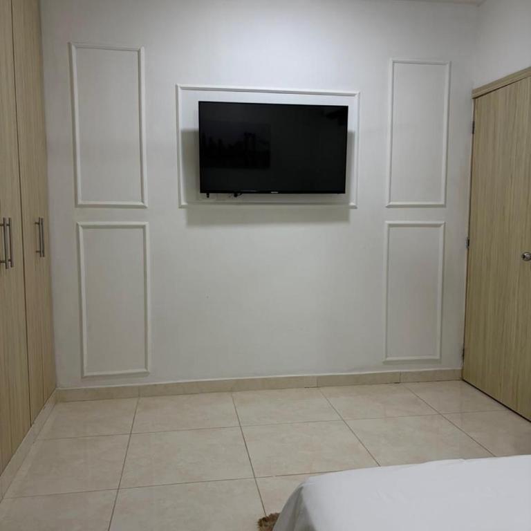 Oasis Olmos - Three-Bedroom Apartment - 14