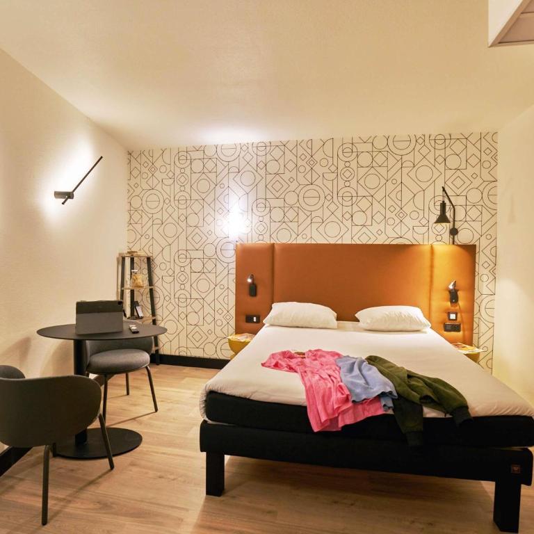 Ibis Sarlat Centre - Chambre Standard avec 1 Lit Double et 1 Lit Simple - 3
