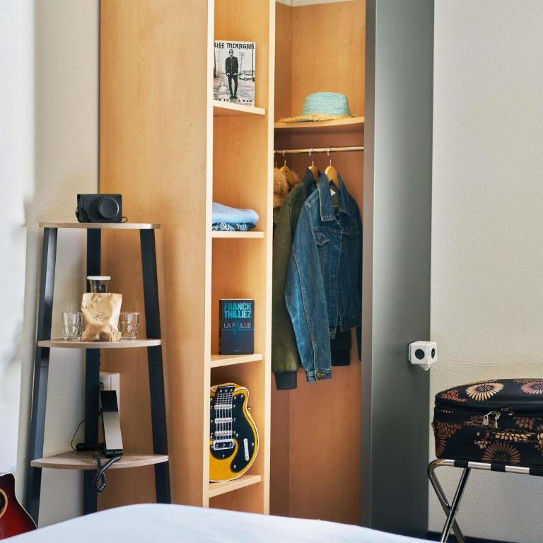 Ibis Sarlat Centre - Chambre Standard avec 1 Lit Double et 1 Lit Simple - 5