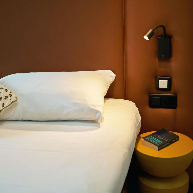 Ibis Sarlat Centre - Chambre Standard avec 1 Lit Double et 1 Lit Simple - 11