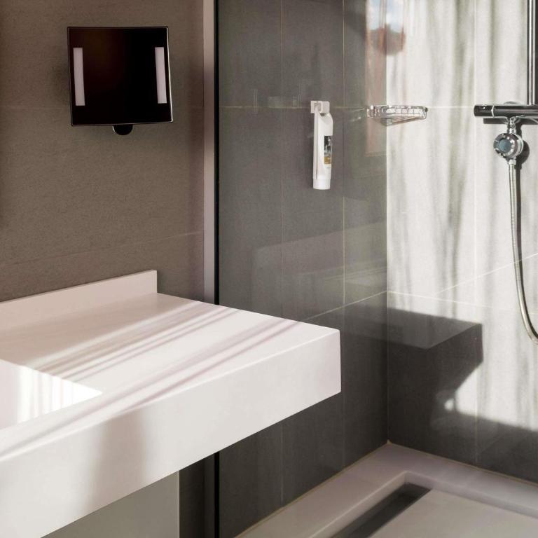 Mercure Lyon Centre - Gare Part Dieu - Chambre Lit King-Size Supérieure - 1