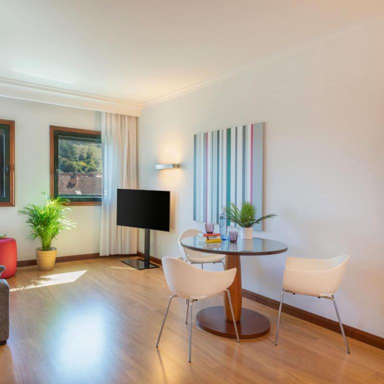 Hotel Santiago Plaza, Affiliated by Meliá - Suite Junior (2 adultos + 2 niños) - 6